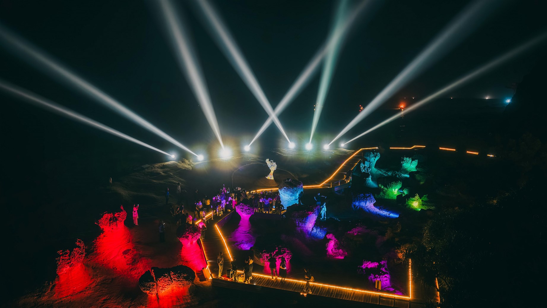 觀光署北觀處「2025野柳石光夜訪女王」以光影藝術耀眼全球!橫掃美、德、法、英國際設計大獎 